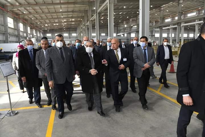 مرسي يتفقد مصنع إنتاج المصاعد الكهربائية