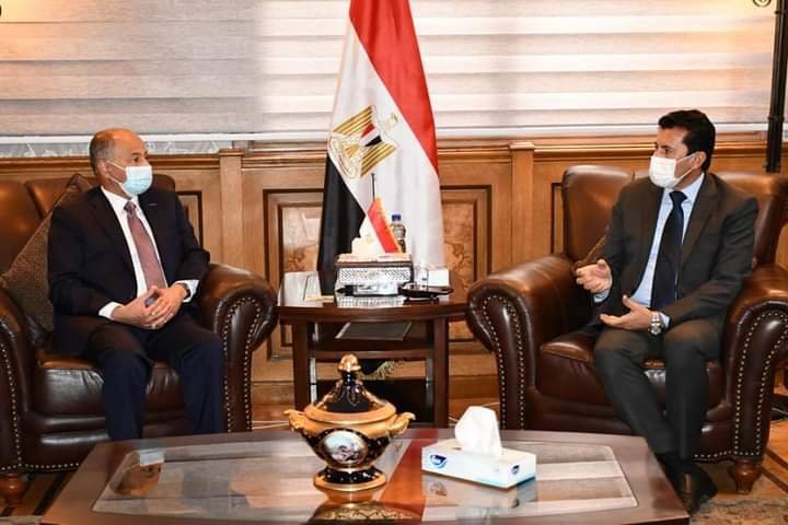 صبحي يشهد توقيع بروتوكول استضافة مصر لثلاث بطولات دولية في رياضة الغطس والغطس العالي والسباحة التوقيعية