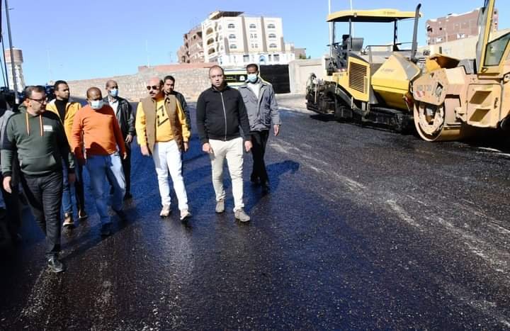 20 ألف جنيه غرامة وإحالة للنيابة للمخالفين بإتلاف الطرق بعد رصفها بأسوان 1 20 ألف جنيه غرامة وإحالة للنيابة للمخالفين بإتلاف الطرق بعد رصفها بأسوان