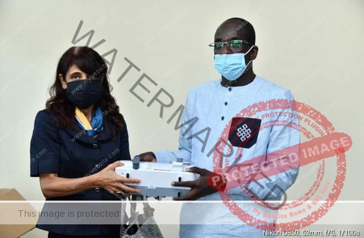 خضر تسلم شحنة مساعدات طبية مصرية إلى وزير الصحة والعمل الإجتماعي السنغالي
