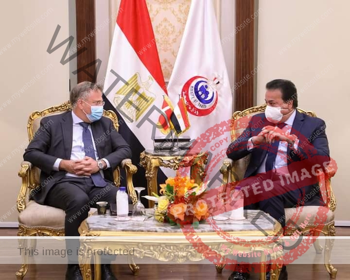 عبد الغفار يستقبل السفير الدنماركي لدى مصر لبحث سبل التعاون بين البلدين في القطاع الصحي