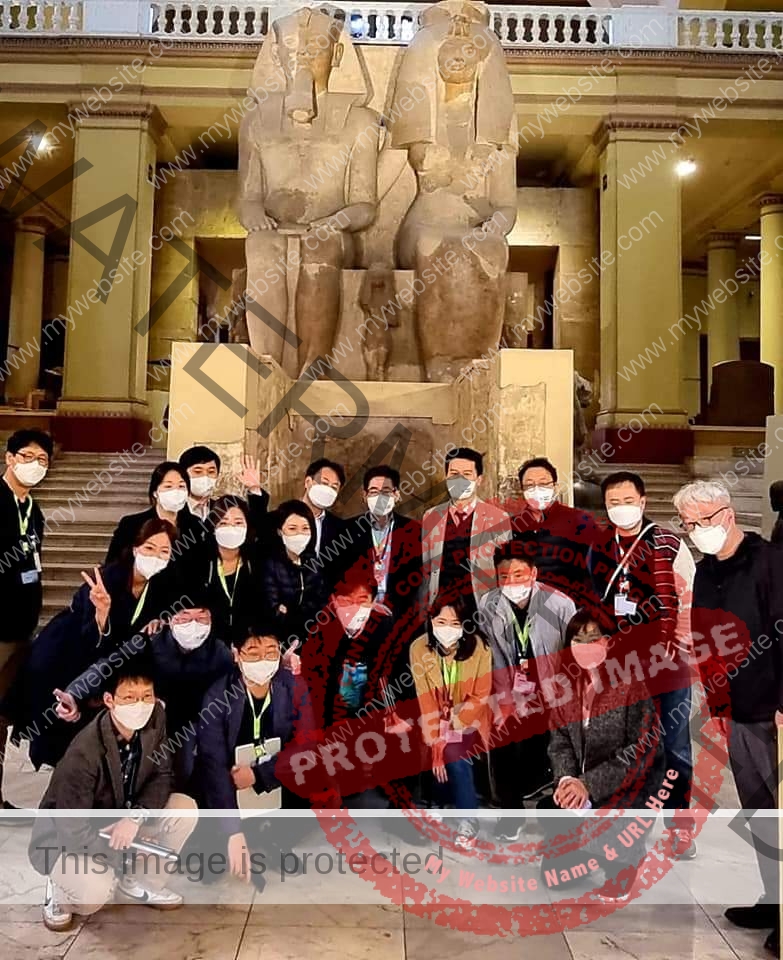 زيارة رئيس هيئة التراث الثقافي بكوريا الجنوبية والوفد المرافق له لاهرامات الجبزة