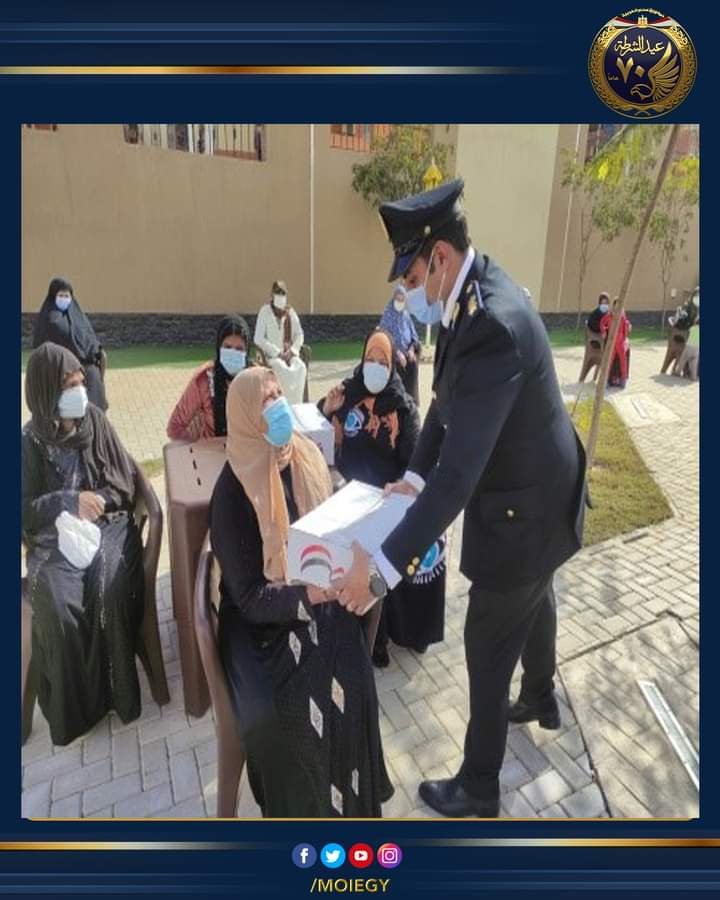 الداخلية توجه قافلة لتوزيع المساعدات العينية على المواطنين بحى الأسمرات بالقاهرة