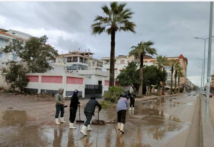 محافظ دمياط تتابع جهود الوحدات المحلية لرفع مياه الأمطار بكافة المناطق