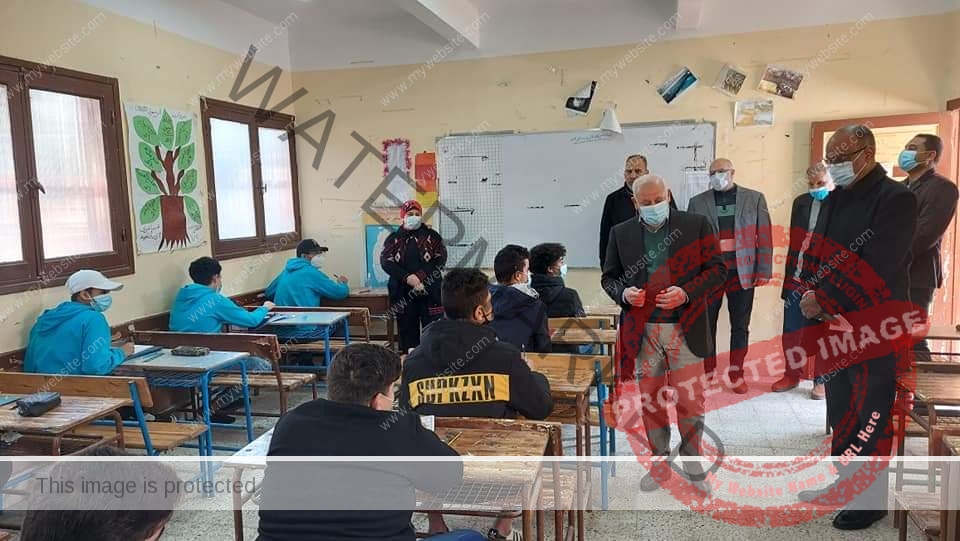 محافظ بورسعيد يتفقد سير امتحانات الشهادة الإعدادية في أول يوم لها