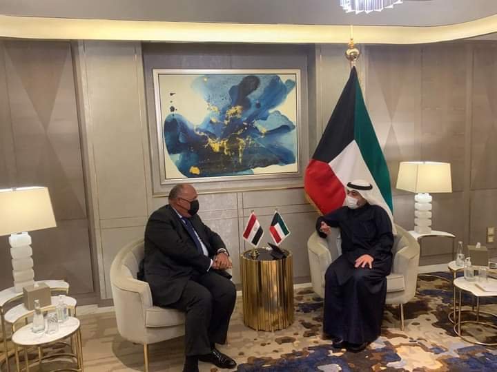 سامح شكري يستهل زيارته إلى الكويت بلقاء وزير الخارجية 1 سامح شكري يستهل زيارته إلى الكويت بلقاء وزير الخارجية