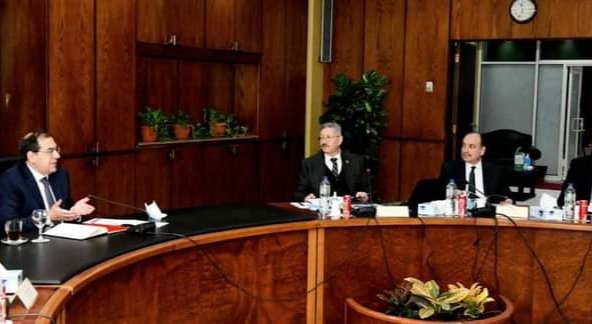 الملا يترأس إجتماعا لأستعراض الموقف التنفيذي لأعمال مشروع التوسعات لزيادة الطاقة الإنتاجية