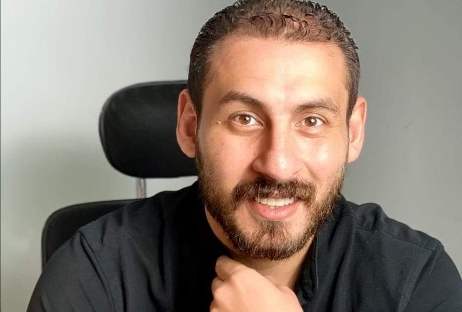 حاتم صبري يكشف تفاصيل كتاب"حائط الأمنيات"