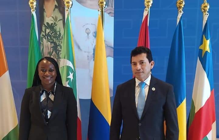 صبحي يلتقي مبعوث الاتحاد الافريقي للشباب خلال مشاركتها بمنتدى شباب العالم