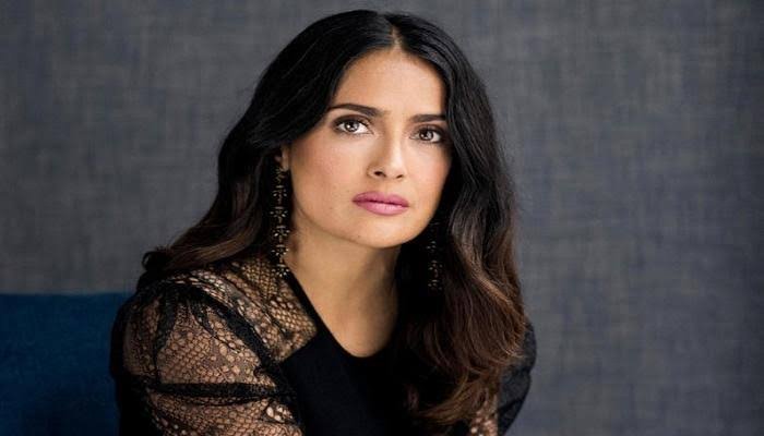 سلمى حايك تحتفل بوصول عدد متابعيها 20 مليوناً