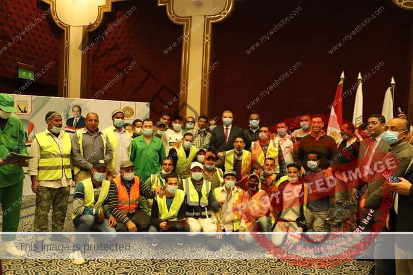 سعفان يسلم 150 وثيقة تأمين تكافلي للعمالة غير المنتظمة شرم الشيخ