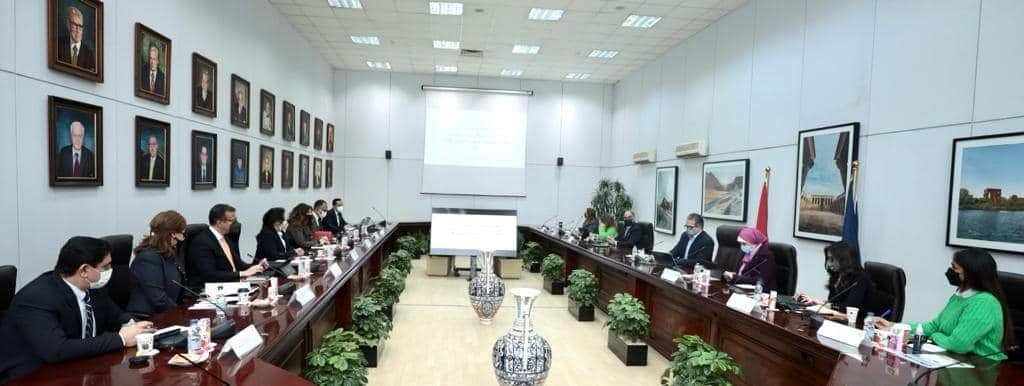 العناني يجتمع مع لجنة استعدادات قطاع السياحة لاستقبال ضيوف مؤتمر الأطراف السابع والعشرين 1 العناني يجتمع مع لجنة استعدادات قطاع السياحة لاستقبال ضيوف مؤتمر الأطراف السابع والعشرين