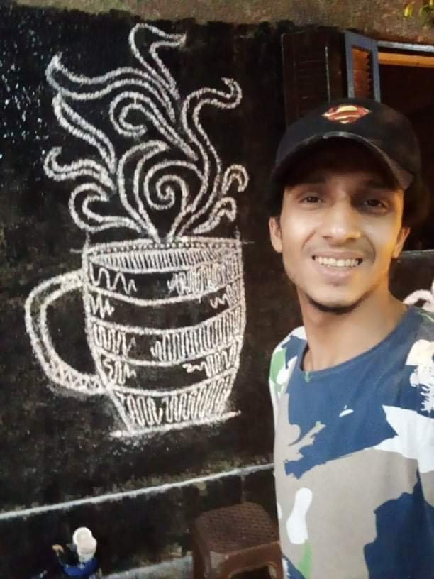 الرسام محمد الشناوي: ورثت موهبة الرسم من والدتي.. وحلمي أشترك في معرض كبير بره مصر