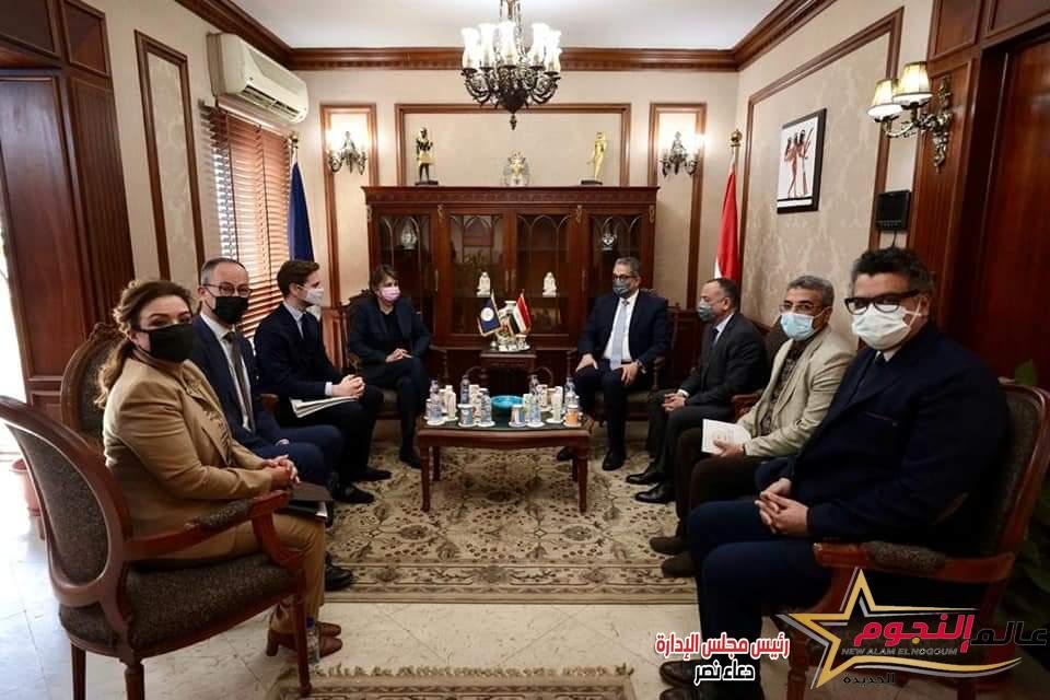 وزير السياحة يلتقي رئيس متحف اللوفر لبحث تعزيز سبل التعاون بين الجانبين