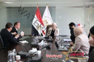وزيرة البيئة تناقش مع المدير التنفيذي لصندوق المناخ الأخضر نتائج زيارته لمصر