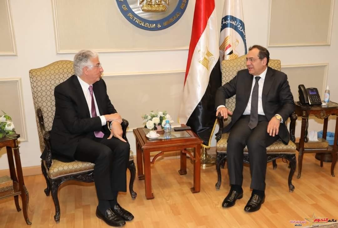 وزير البترول يبحث مع رئيس المؤسسة الدولية الإسلامية لتمويل التجارة برامج التمويل للعام الحالي