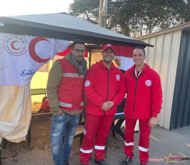 فريق الهلال الأحمر المصري يقيم أول مركز خدمة إغاثية مصرية على معبر "سيريت" 
