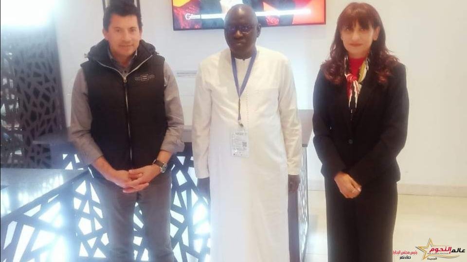 وزير الرياضة يصل "داكار" لمؤازرة المنتخب الوطنى فى مباراته المصيرية أمام السنغال
