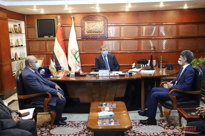 وزير القوى العاملة يبحث مع القنصل السعودي التنسيق لسفر العمالة المصرية لموسمي رمضان والحج