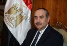 وزير الطيران يتفقد مكتب مبيعات مصر للطيران بمصر الجديدة 