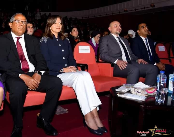 مكرم تشارك في حفل تخرج 300 طالب مصري وحصولهم على جائزة "دوق إدنبرة