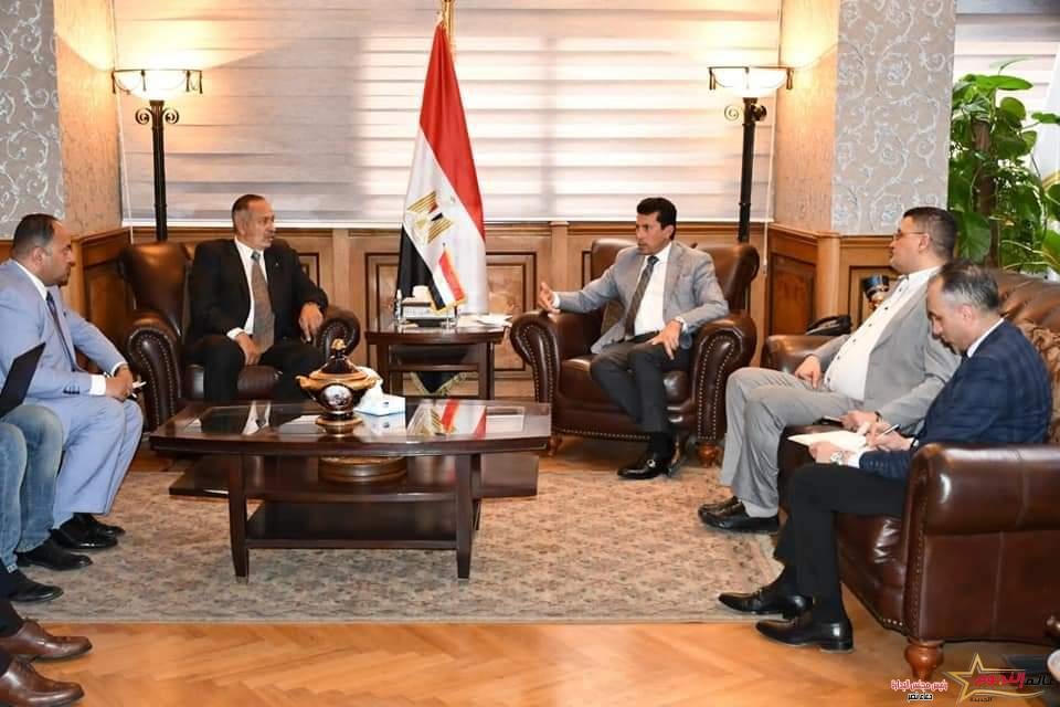 وزير الرياضة يبحث استعدادات استضافة مصر لبطولة الأمم الأفريقية لكرة اليد ٢٠٢٢ و ٢٠٢٤