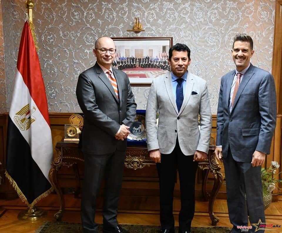 وزير الشباب والرياضة يبحث مع سفير كندا بحث أوجه التعاون الثنائي بين الطرفين