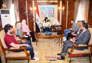 وزيرة الهجرة تستقبل عددًا من الشباب المصريين بأوكرانيا المشاركين في دعم ومساعدة الجالية المصرية