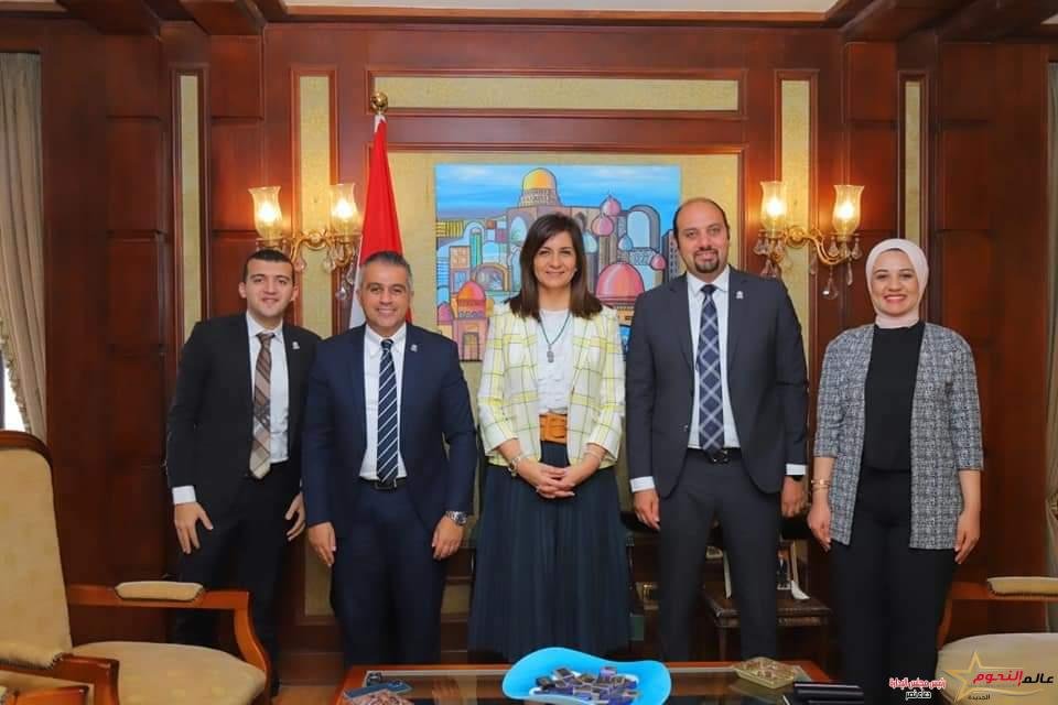 وزيرة الهجرة تستقبل المدير التنفيذي لـ مؤسسة شباب القادة لبحث سبل التعاون بين المركز والوزارة