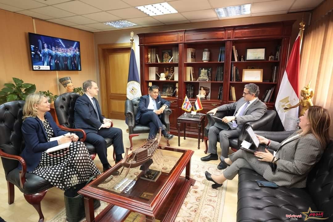 العناني يلتقي بوزير الدولة البريطاني لشئون شمال إفريقيا وجنوب ووسط آسيا والكومنولث والأمم المتحدة