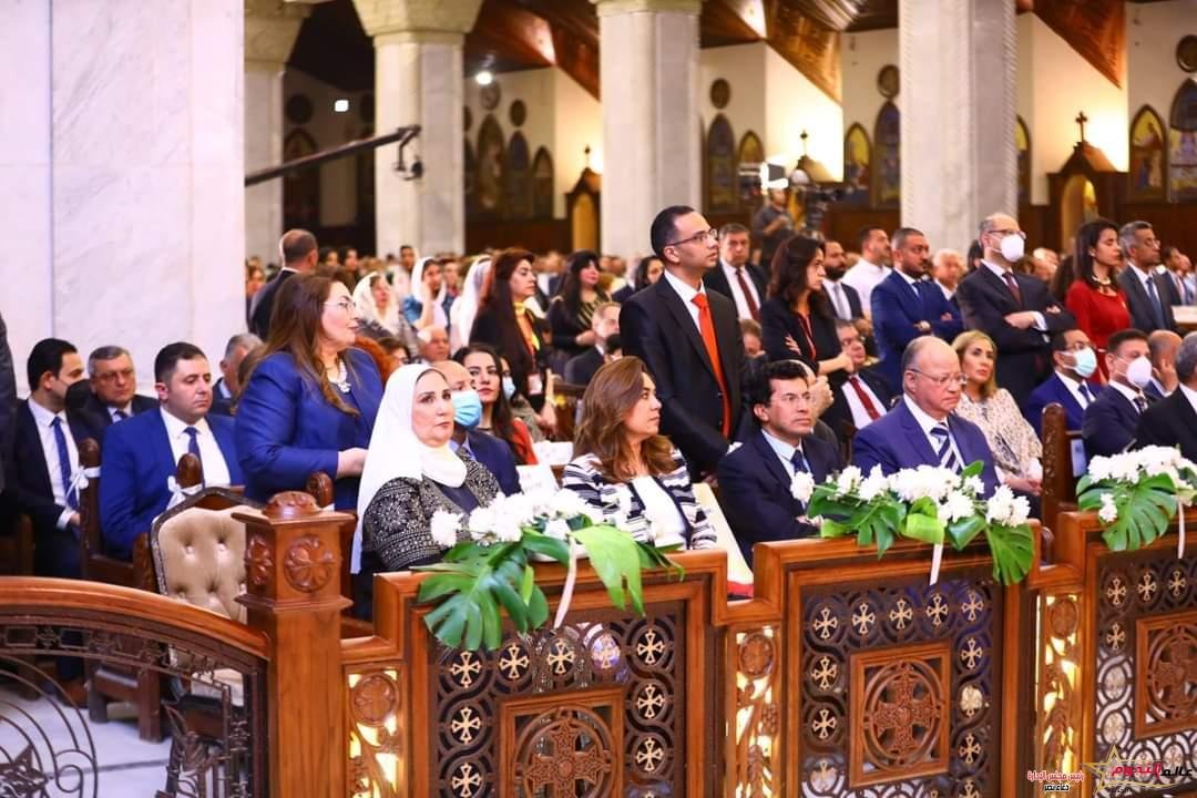 وزيرة التضامن تزور الكاتدرائية المرقسية بالعباسية.. وتهنئ البابا تواضروس الثاني بعيد القيامة المجيد