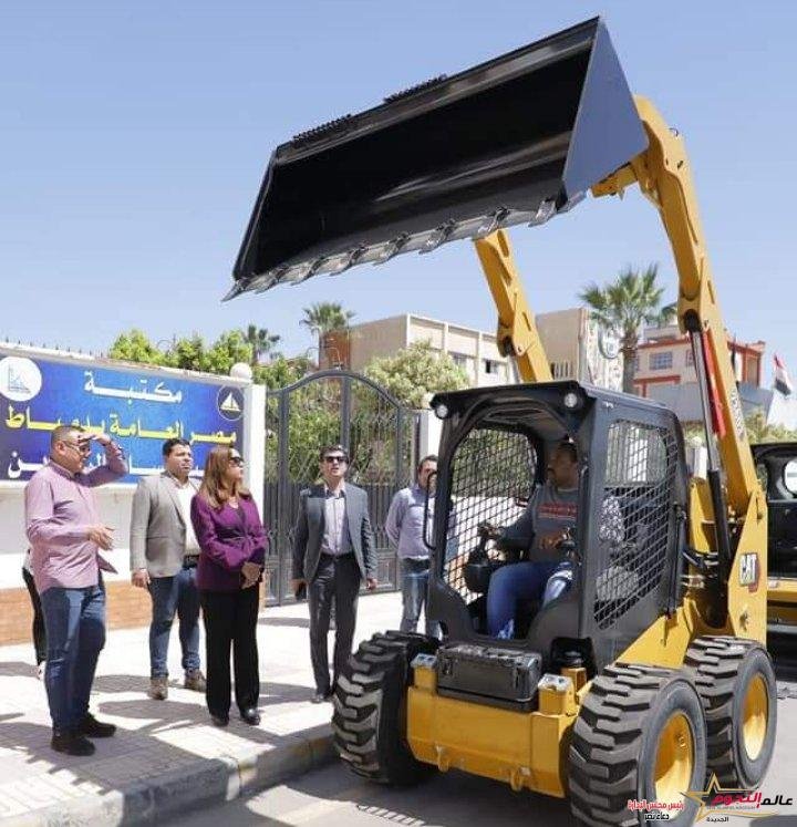 محافظ دمياط" استلام 14 لودر زاحف لدعم منظومة النظافة بقرى المحافظة "