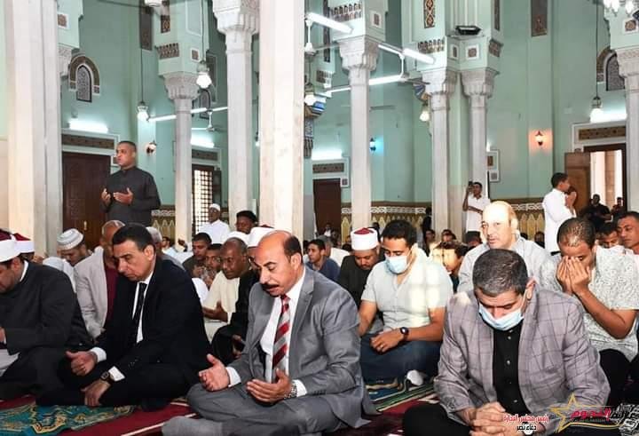 عطية يؤدى صلاة عيد الفطر المبارك بمسجد بدر بالطابية ضمن 1217 مسجد وساحة بجميع مدن ومراكز المحافظة