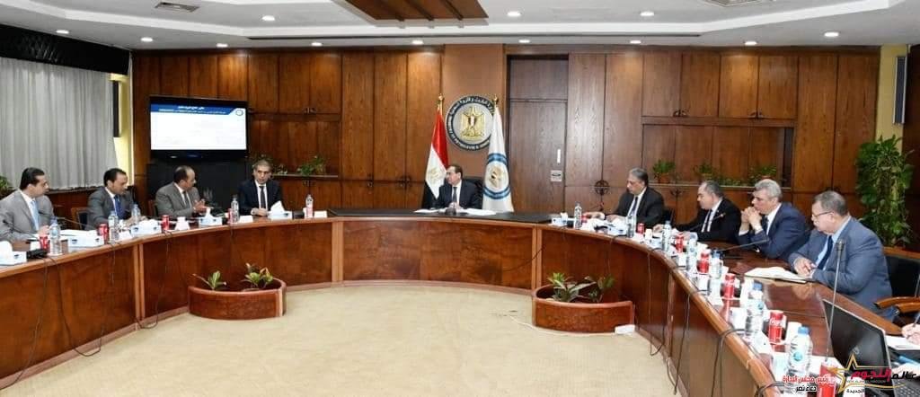 وزير البترول والثروة المعدنية يتابع جهود زيادة إنتاج الثروة البترولية لمواجهة التحديات العالمية