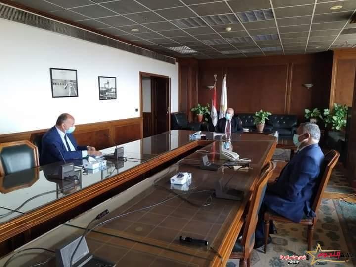 د. عبد العاطى يتابع موقف مشروعات محطات الرفع على مستوى الجمهوية