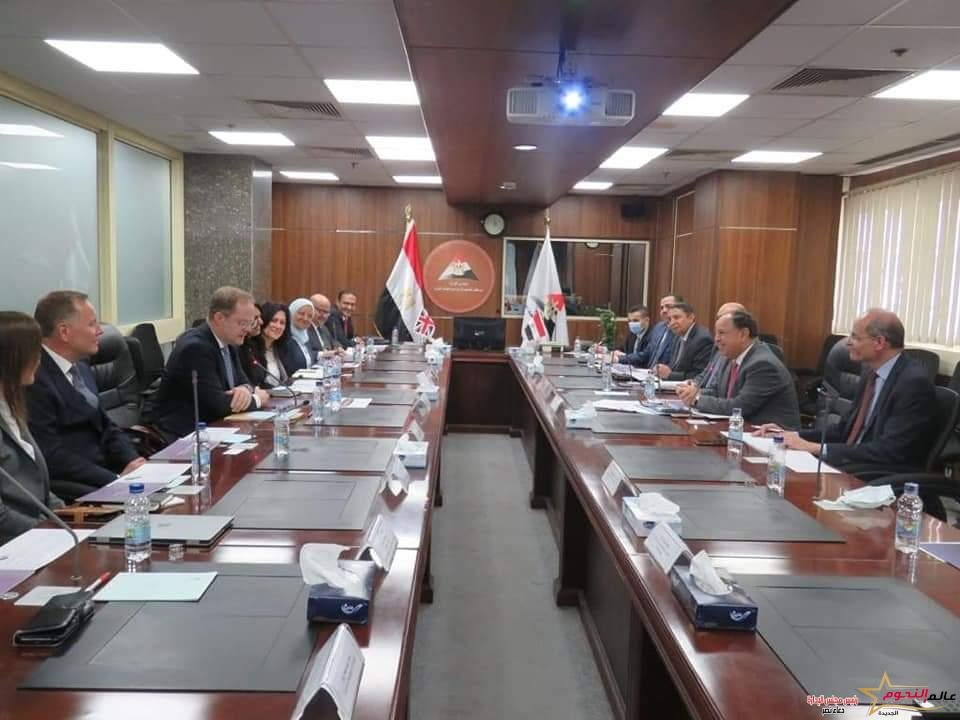 وزير المالية يلتقي السفير البريطاني بالقاهرة وبعض ممثلي الشركات الإنجليزية