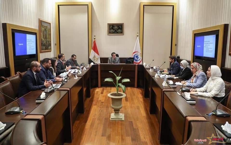 القائم بأعمال وزير الصحة يبحث التعاون مع «روش السويسرية» في مجال الرعاية الطبية
