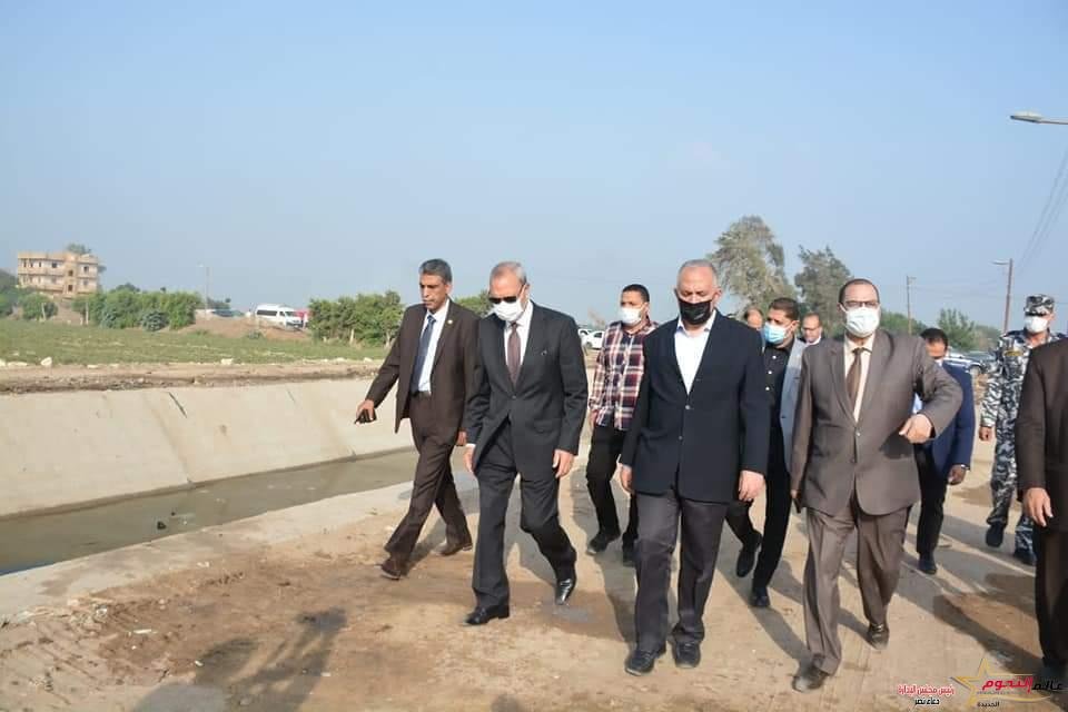 د. عبد العاطى واللواء الهجان يتفقدان مشروعات الرى الحديث وتأهيل المساقى بمحافظة القليوبية