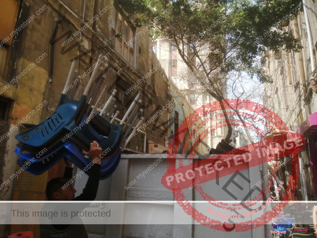 إدارة اشغال الطريق بحي وسط الإسكندرية تدفع بحملة صباحية تسفر عن رفع ٥٠ حالة اشغال 