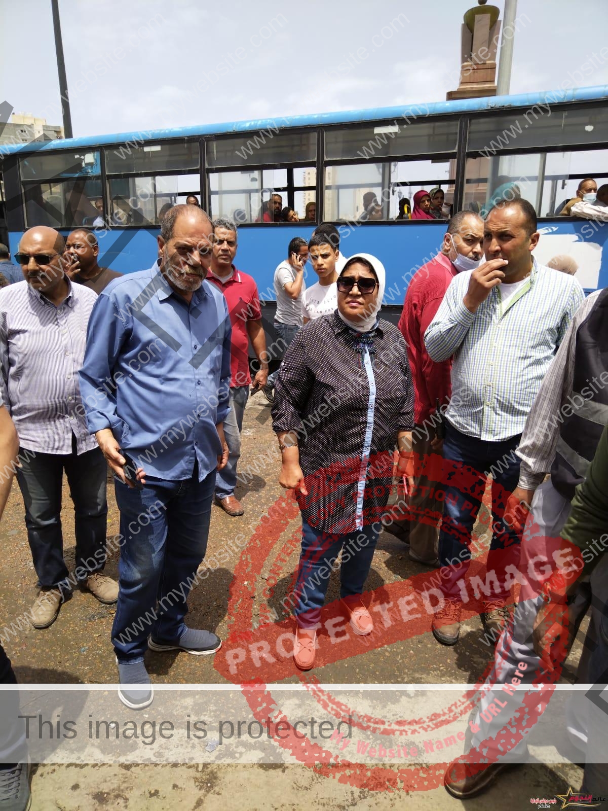 رئيس حي وسط تقود حملة مكبرة بميدان محطة مصر بمشاركة شرطة المرافق وحدة التدخل السريع 