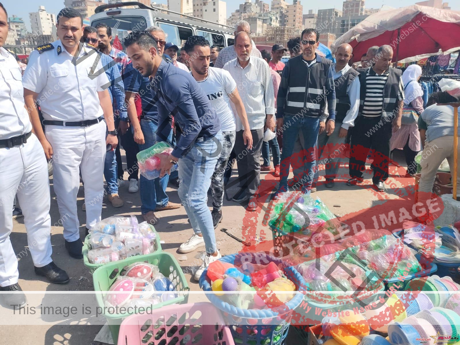 حملة مكبرة لرفع الإشغالات والتعديات بميدان محطة مصر بالإسكندرية 
