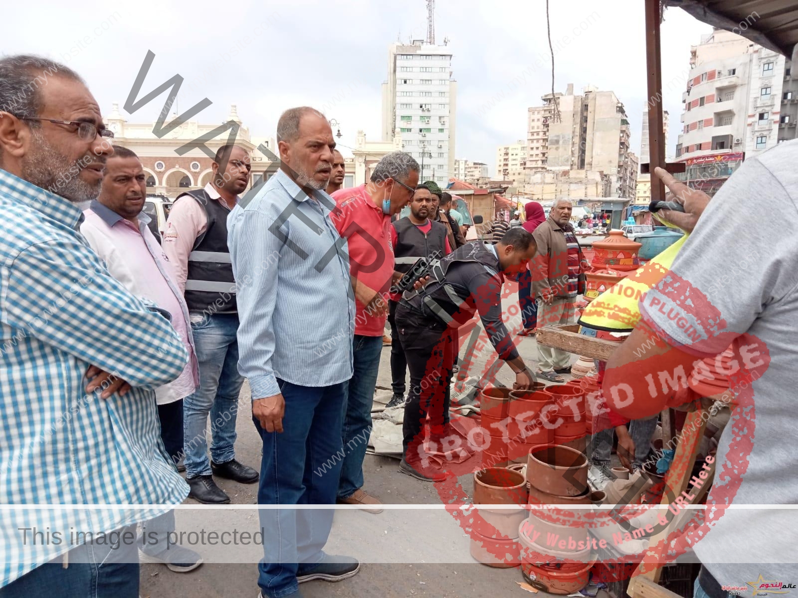 أستمرار حملات رفع الإشغالات بميدان محطة مصر بالإسكندرية بمشاركة شرطة المرافق