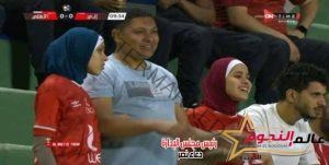 رامي فارس يهدي فتاتين مشجعي الأهلي دعوة لحضور نهائي دوري أبطال إفريقيا 