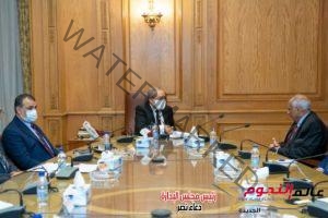 "وزير الدولة للإنتاج الحربي" يناقش مع علماء مصريين سبل الاستفادة من خبراتهم في مختلف المجالات
