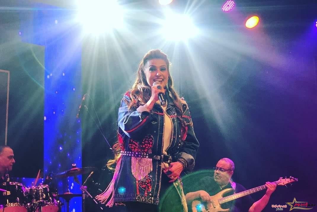 النجمة "سيمون" تشارك بـ صور من حفل ساقية الصاوي