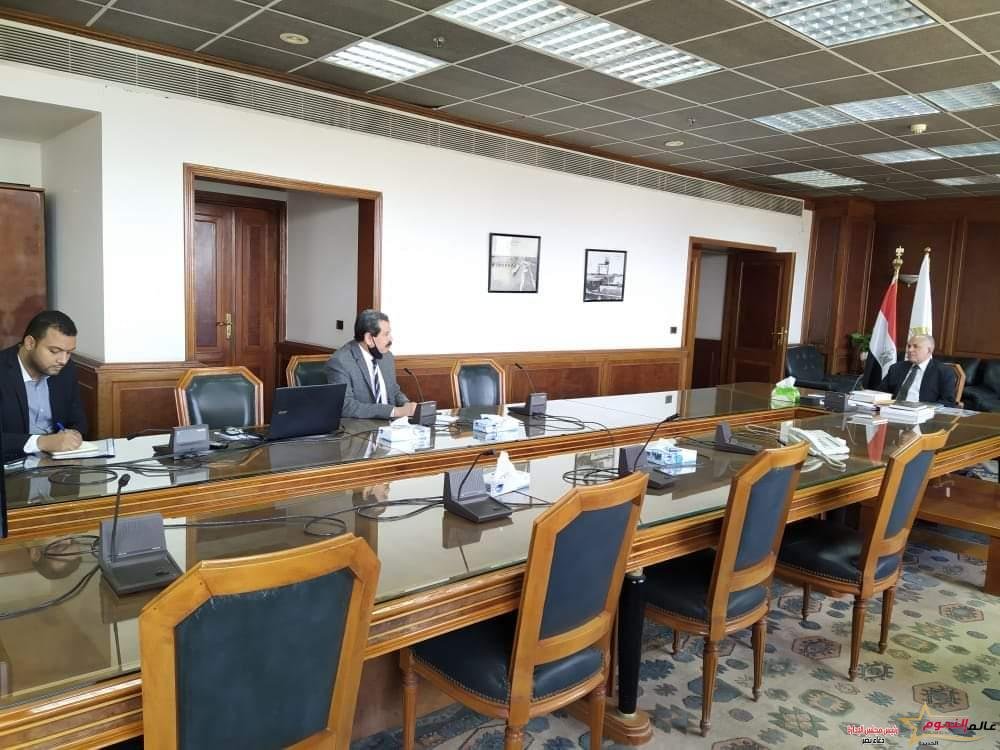 د. عبد العاطى يستعرض أبرز المشروعات الجارى تنفيذها في مجال حماية السواحل المصرية