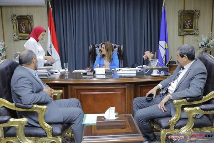 عوض ورئيس الهيئة العامة لحماية الشواطئ يوقعان بروتوكول تعاون لدعم مشروعات المحافظة لحماية شواطئ رأس البر