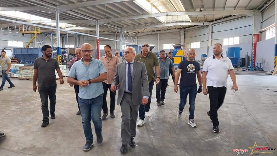 محافظ بورسعيد يتفقد عدد من الخطوط الجديدة بمصنع إنتاج إطارات السيارات بجنوب بورسعيد 