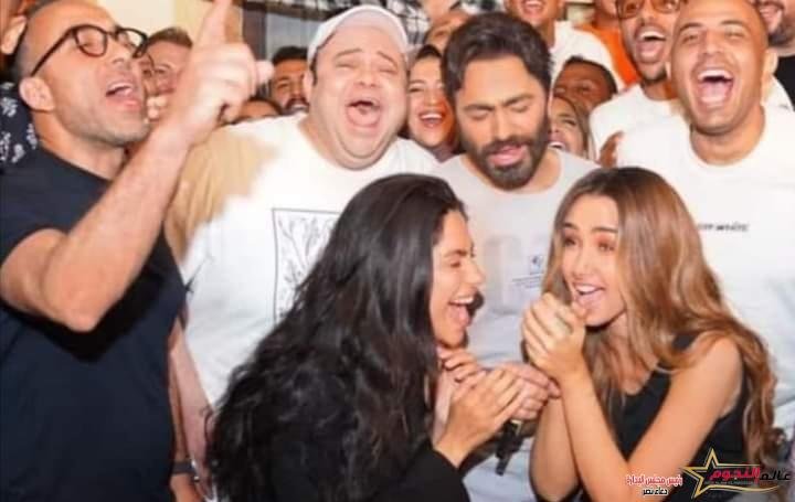 الفنان "مدحت اسماعيل" يشارك بـ صورة من حفل انتهاء فيلمه الجديد