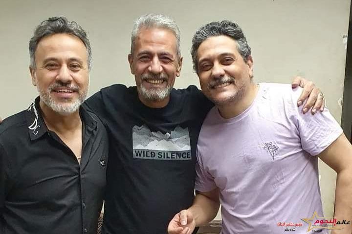 طارق الشناوي وصبري فواز من كواليس "الحفيد" بجانب الفنان تامر فرج 1 طارق الشناوي وصبري فواز من كواليس "الحفيد" بجانب الفنان تامر فرج